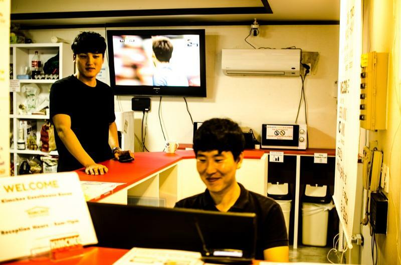 Kimchee Busan Downtown Guesthouse Exteriör bild
